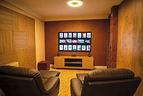 Presidential Suite with Spa Bath and Cinema Room