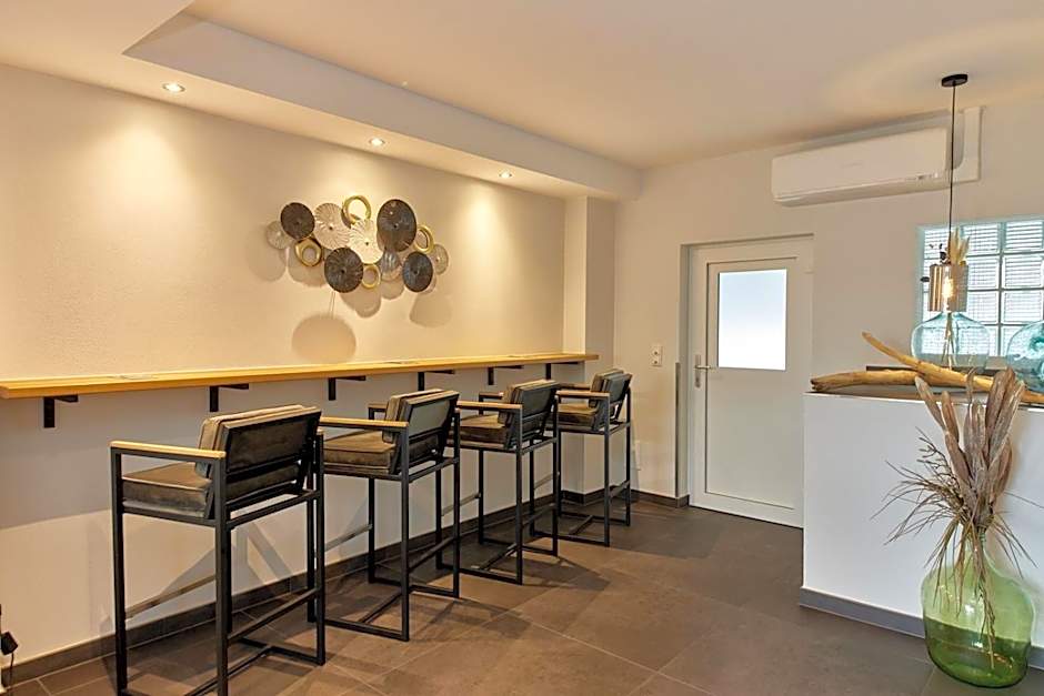 Moselhotel Weinhaus Simon `Sauna`Restaurant`ELadesäule