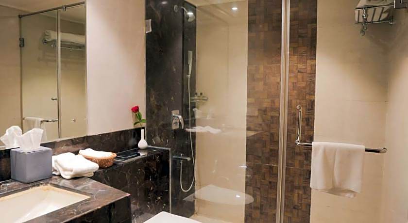 Leisure Inn Grand Chanakya