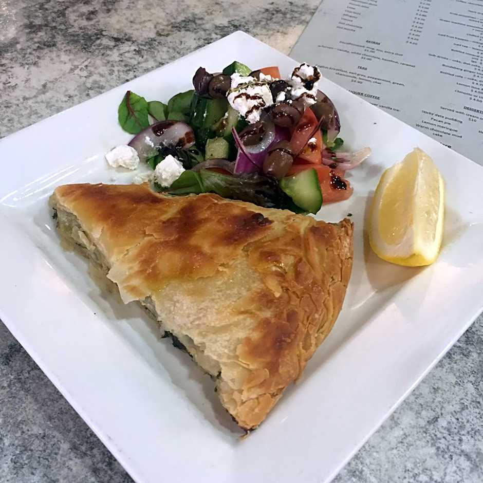 Royal Albert Apartments Hotel