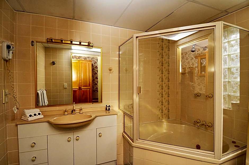 McNevins Logan Park Motel