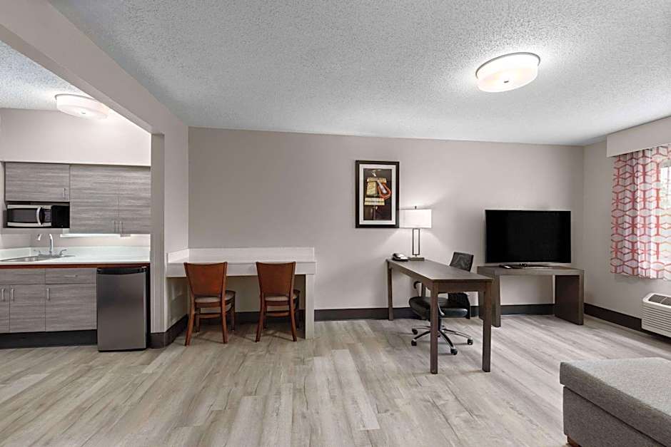 La Quinta Inn & Suites by Wyndham Goodlettsville