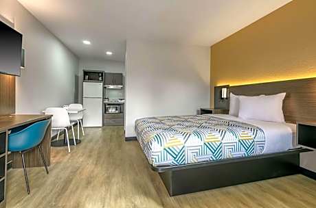 Queen Room - Disability Access - Non-Smoking