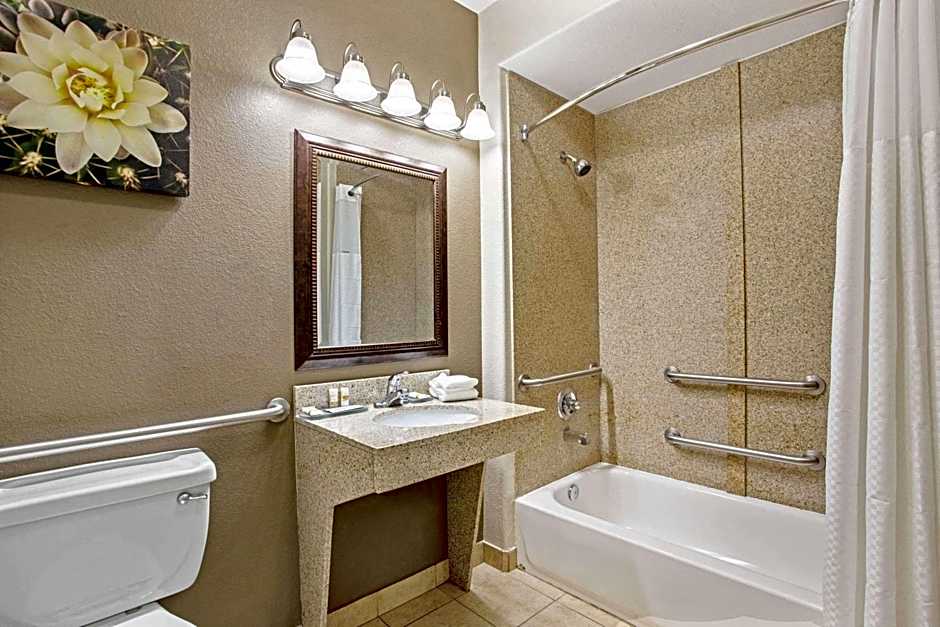 La Quinta Inn & Suites by Wyndham Fairfield