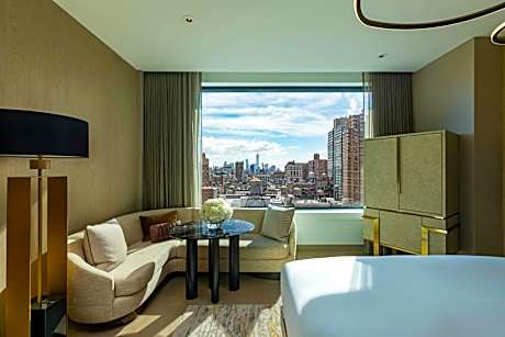 Manhattan King Room - Hearing Accessible/High Floor