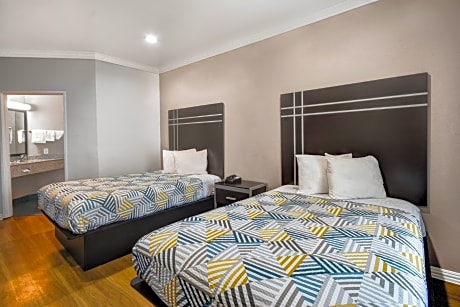 Deluxe Quadruple Room - Non-Smoking