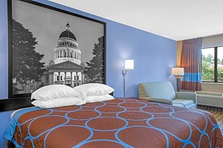 1 King Bed Non-Smoking