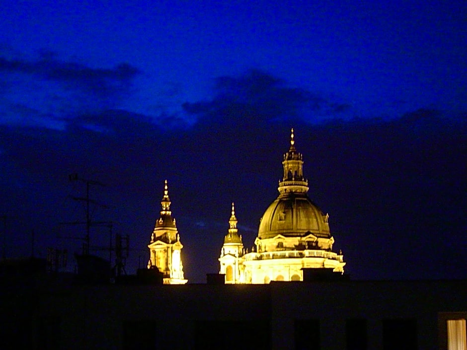 Trendy Deluxe Apartments