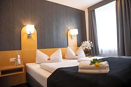 Double Room (1 Adult)