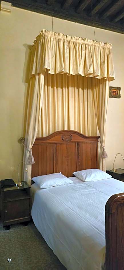 Erasmus Hotel