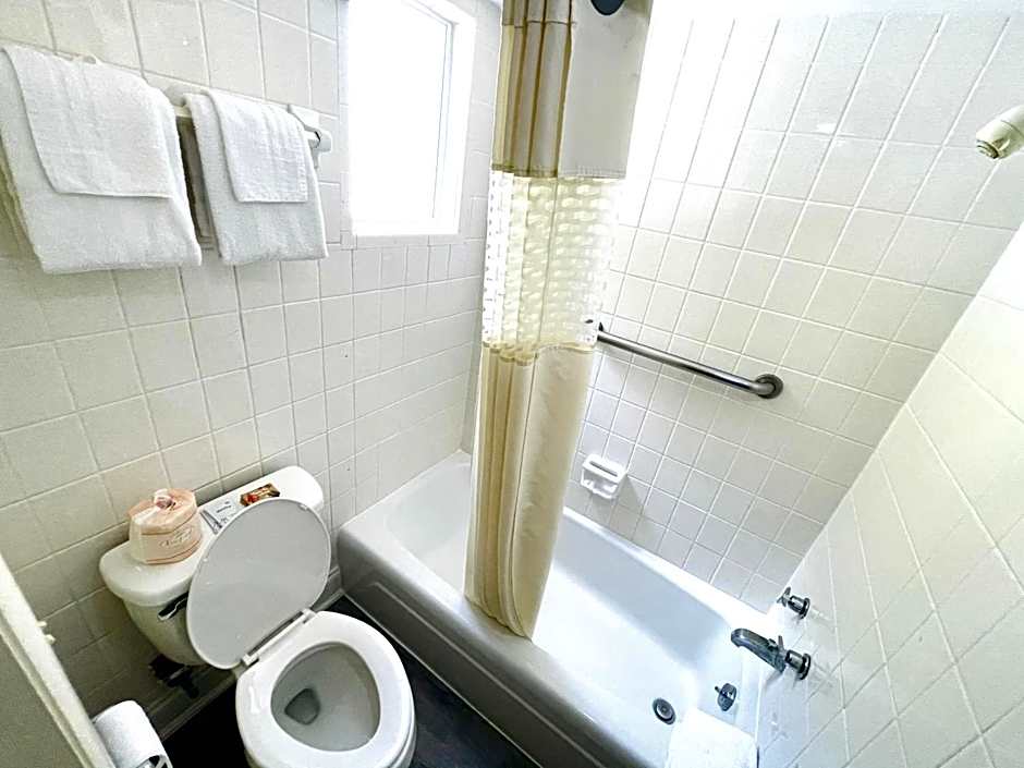 Relax Inn Perry National Fairgrounds Area I-75