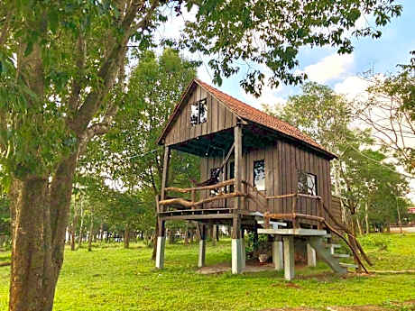 Family Room with Mountain View