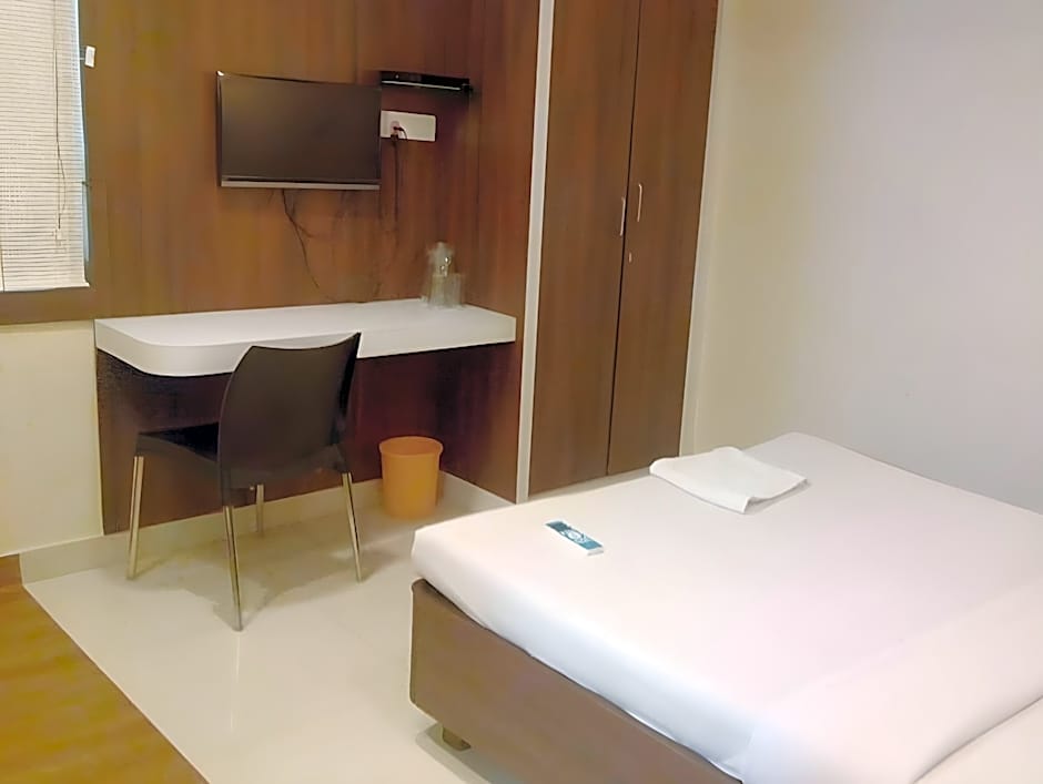 Emerald Manor – Chennai, IL