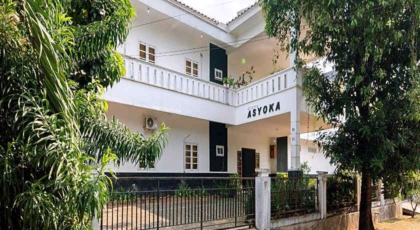 Capital O 93279 Asyoka Penginapan Pasutri