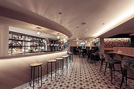 Longlands Inn & Cottages