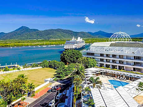 Pullman Reef Hotel Casino