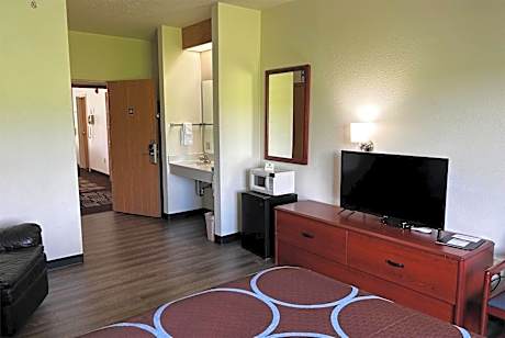 1 Queen Bed Non-Smoking