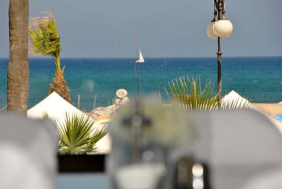Les Palmiers Beach Boutique Hotel & Luxury Apartments