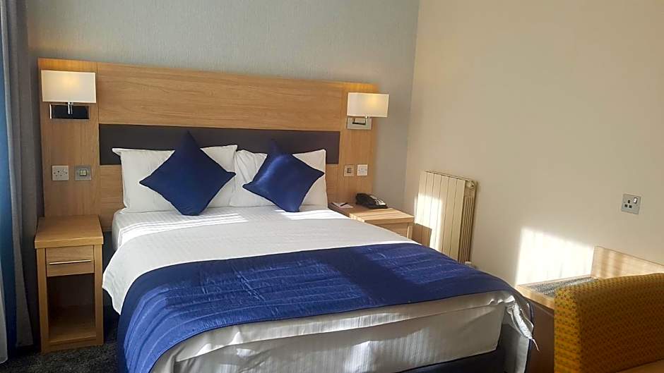 Photo 1 of 6 of Double Room