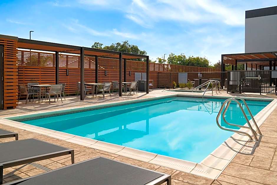 Courtyard by Marriott Fresno Clovis