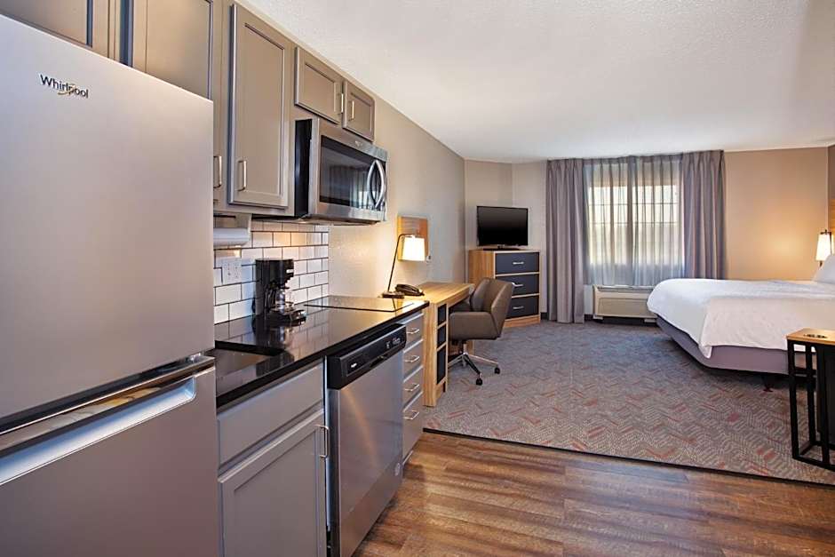 Candlewood Suites Kenosha - Pleasant Prairie by IHG