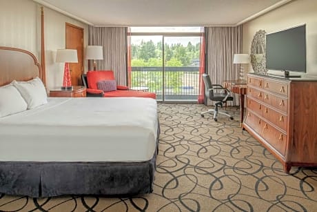 1 King Mobility Access W/ Bathtub High Floor