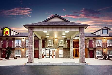 Super 8 by Wyndham Clinton