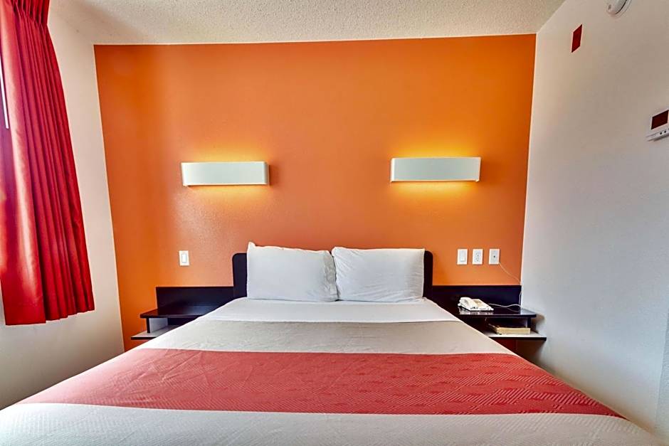 Motel 6 Dallas - Lewisville