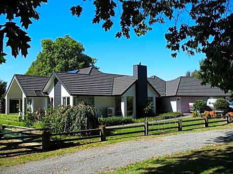 Karapiro Willows Luxury B & B