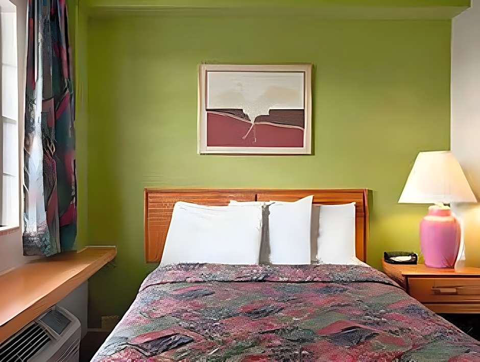 Days Inn by Wyndham West Memphis