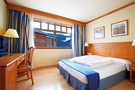 DOUBLE ROOM (2 ADULTS)