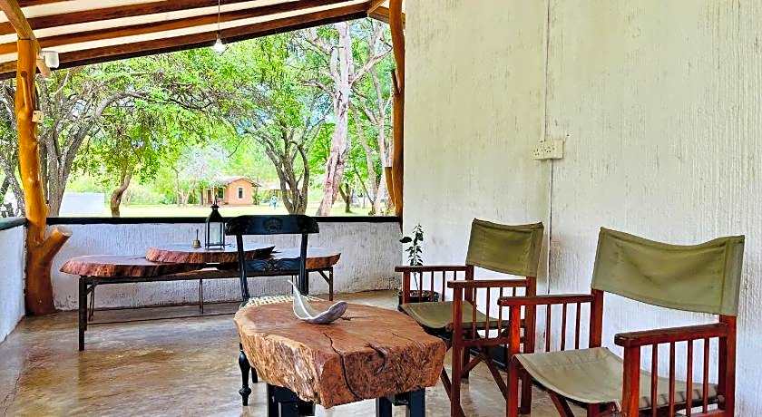 Funky Leopard Safari Lodge Bordering Yala National Park