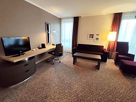 King Junior Suite - City Wing