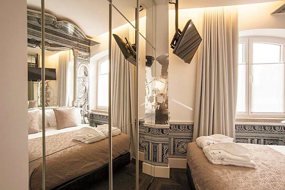 Teatro Boutique Rooms & Suites