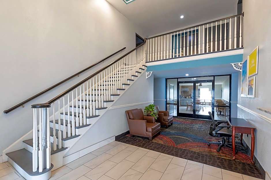 Days Inn by Wyndham Lincoln