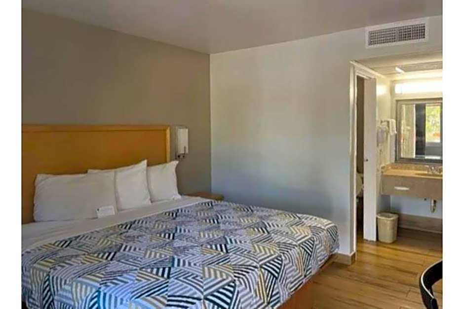 Motel 6 Riviera Beach FL