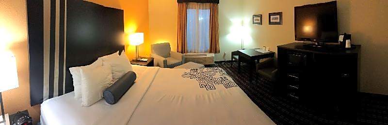 Best Western Plus Bass Hotel & Suites