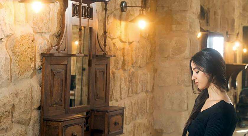 Acropolis Cave Suites