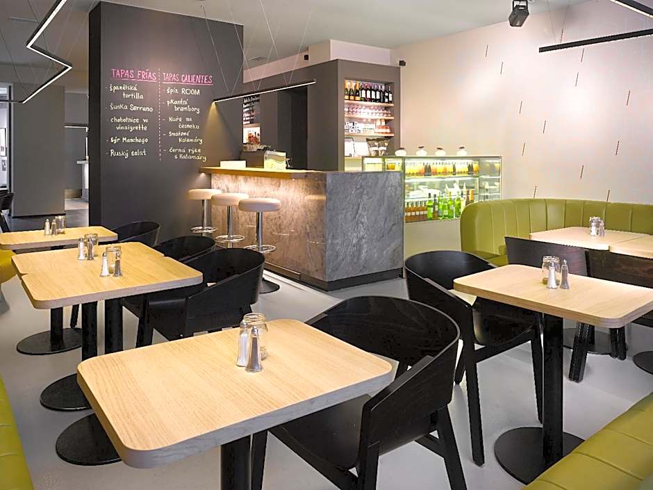 The ICON Hotel & Lounge