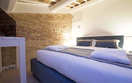 Deluxe Double Room with Bath-Split Level
