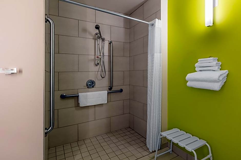 Super 8 by Wyndham Winnipeg East MB