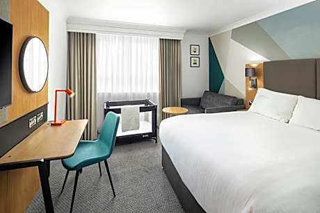 Premium Super King Room with Single Sofa Bed