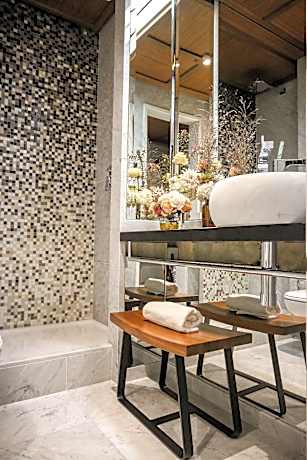 Suite Queen Size Bed