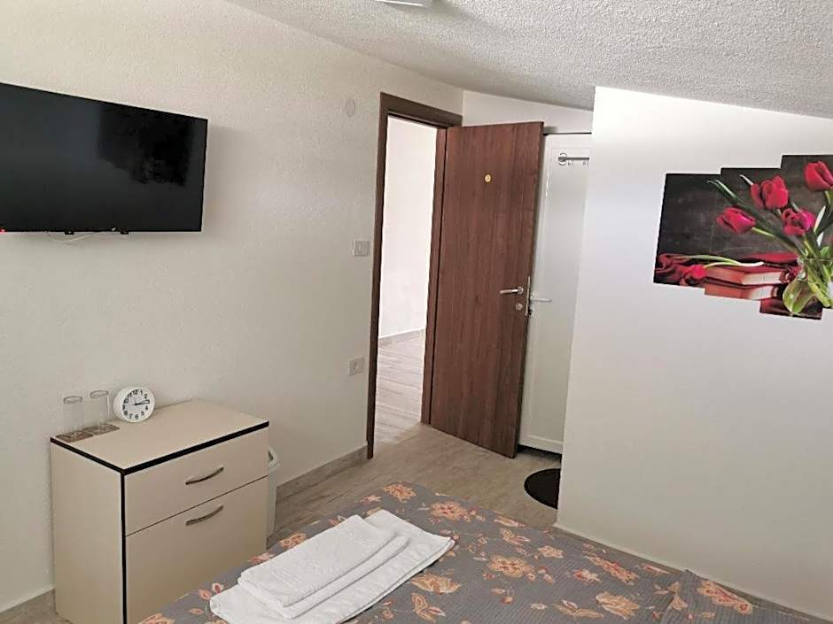 Diva Kompani Rooms