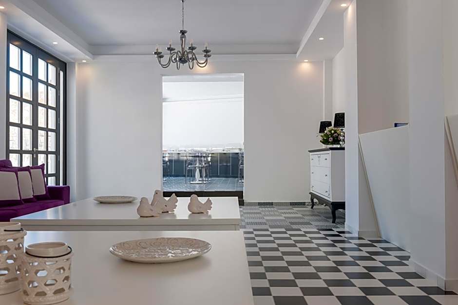 MAR n MAR CROWN HOTEL-SUITES