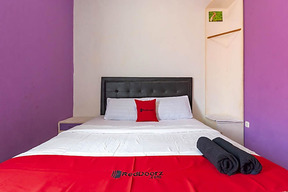 RedDoorz Plus @ Tuparev Cirebon 2.