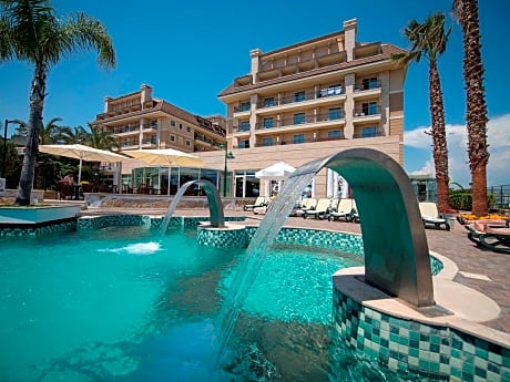 Crystal Family Resort & Spa