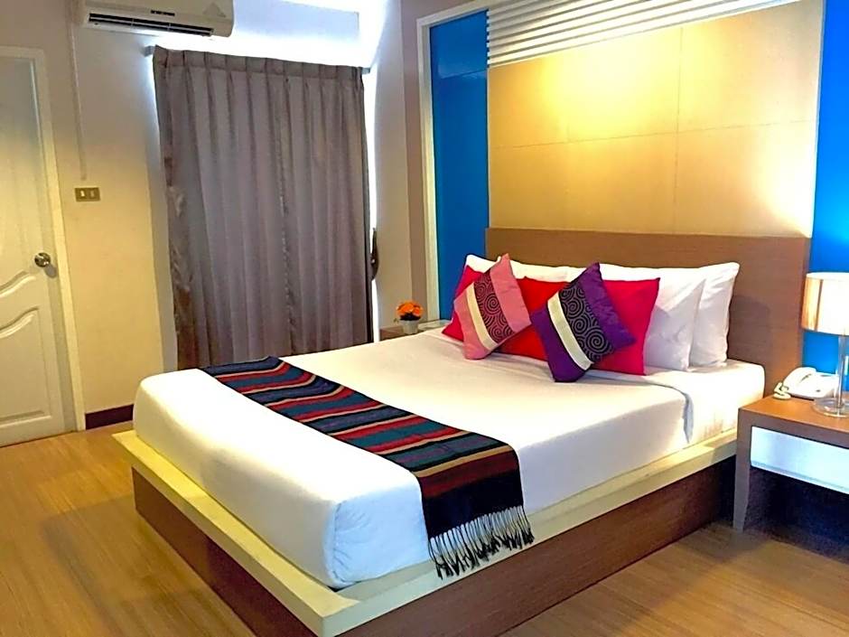 Charoenchit House