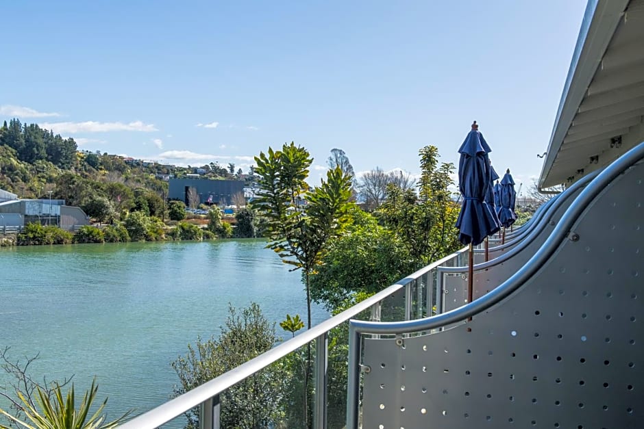 Trailways Hotel Nelson