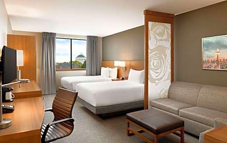 Queen Room with Two Queen Beds and Sofa Bed - High Floor